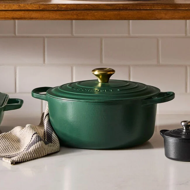Le Creuset Enameled Cast Iron Signature Dutch Oven